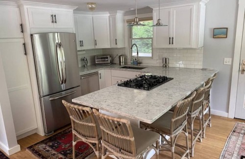 Oak Bluffs House | * Vineyard Vacation Retreat * with HOT TUB