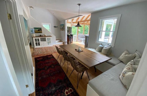 Oak Bluffs Villa | ** Vineyard Vacation Retreat ** with NEW HOT TUB