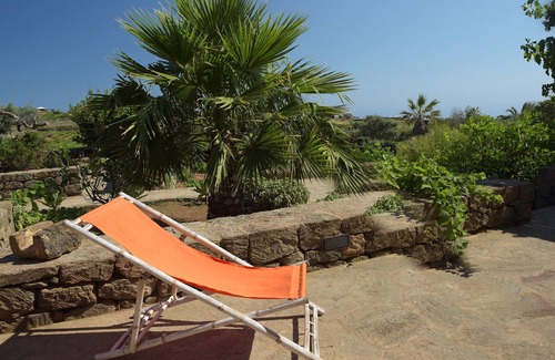 Pantelleria House | [Vineyard View + Garden + Barbecue] "Green Garden Dammuso"n