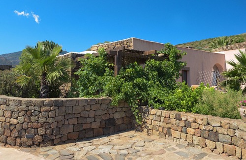 Pantelleria House | [Vineyard View + Garden + Barbecue] "Green Garden Dammuso"n
