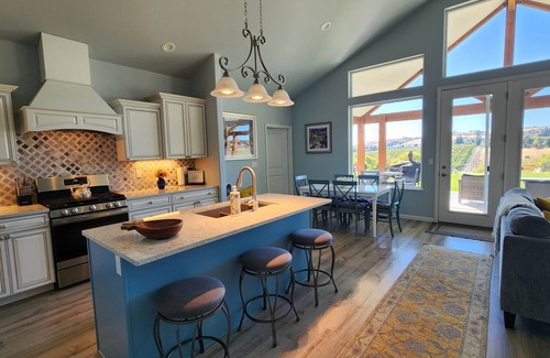 Selah House | Vineyard View "Taste of Tuscany", incredible 220 degree view, in Wine Country!