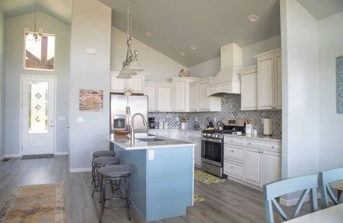 Selah House | Vineyard View "Taste of Tuscany", incredible 220 degree view, in Wine Country!
