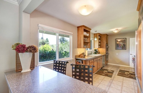Sonoma House | Vineyard Views, Pool Hot Tub - Sleeps 8-12 - 4+ Bedrooms/3+ Bathrooms