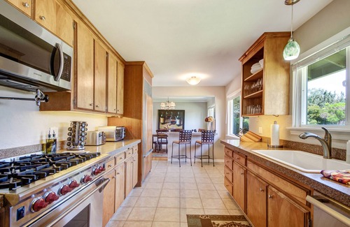 Sonoma House | Vineyard Views, Pool Hot Tub - Sleeps 8-12 - 4+ Bedrooms/3+ Bathrooms