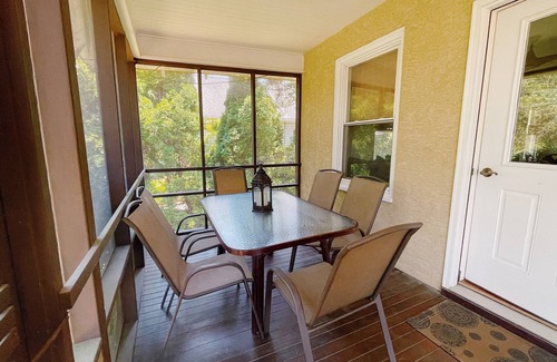 West Cape May House | VINEYARD VISTA Beach Bungalow in West Cape May