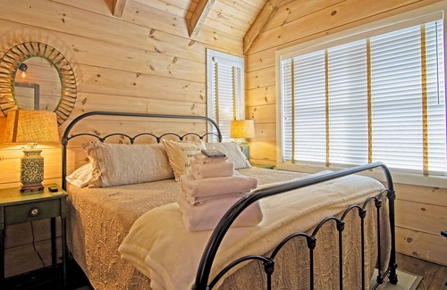 Ellijay Cabin | Vineyard Waterfall Cabin+Free Tasting on Turkey Creek
