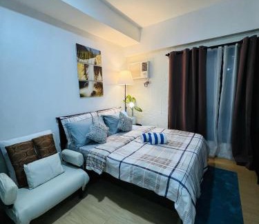 Phil-Am Apartment | Vinia Infinity Studio 2 Near Malls with WiFi Netflix and Karaoke