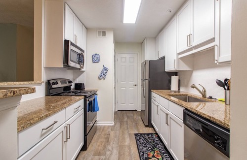 Vinings Apartment | Vinings Vista: Your Serene VRBO Escape in Georgia