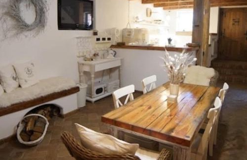 Pouzdrany House | Vinný Tunel - Květinový pokoj se soukromou terasou