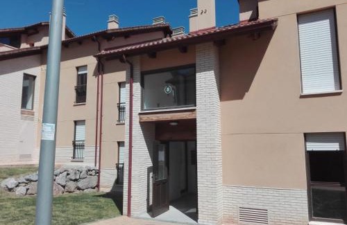 Sojuela Apartment | Vino Montaña & jardín Garaje NETFLIX WIFI INCLUIDO,