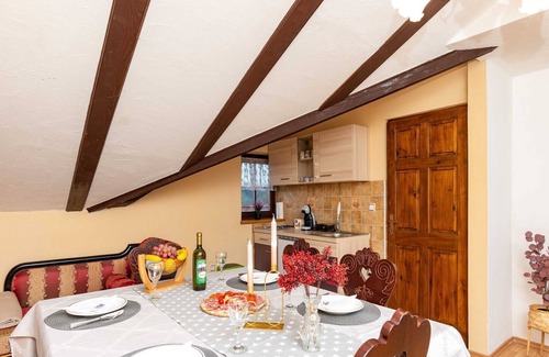Donja Stubica House | Vinogradarov San - One Bedroom Holiday Home with Hot Tube