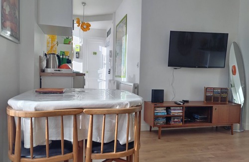 Esbly Apartment | Vintage, 10 min from Disney and 30 min from Paris