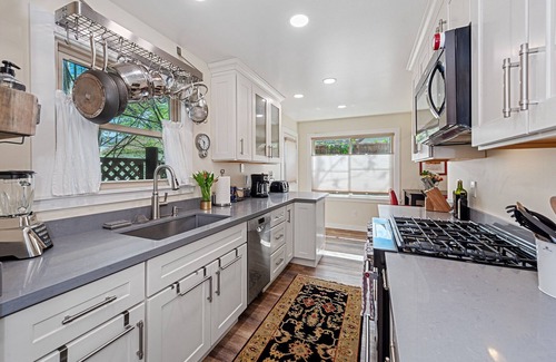 Santa Rosa Apartment | Vintage 2 bedroom, Proctor Terrace