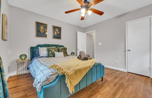 Lindridge-Martin Manor House | Vintage 2BR house with huge fenced yard & Parking