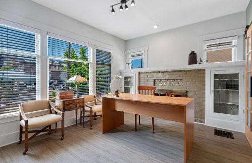 Eastlake House | Vintage 3 Bedroom Home in Prime Eastlake Seattle with Private Parking
