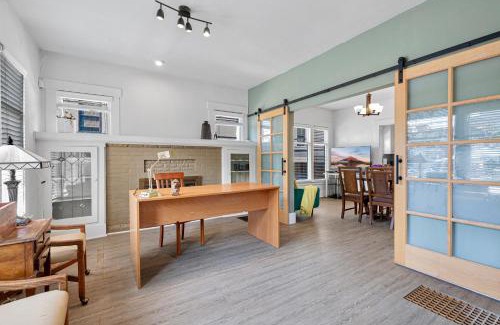 Eastlake House | Vintage 3 Bedroom Home in Prime Eastlake Seattle with Private Parking