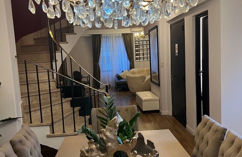 Almagro Condo | Vintage 4-bedroom condo in Recoleta, Buenos Aires. Safe neighborhood