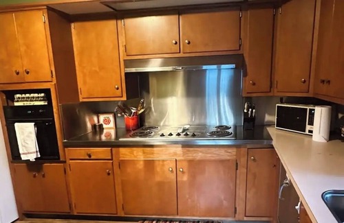 Schroon Lake House | Vintage 4-bedroom house with WiFi in Schroon Lake