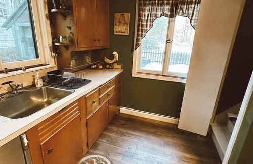 Schroon Lake House | Vintage 4-bedroom house with WiFi in Schroon Lake