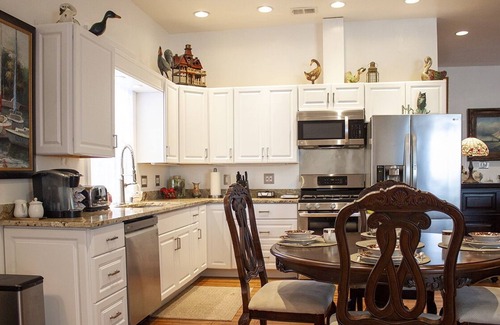 Dallas Apartment | Vintage/antique 1200 sq. ft. interior studio & parking