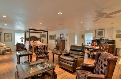 Dallas Condo | Vintage/antique 1200 sq. ft. interior loft & parking