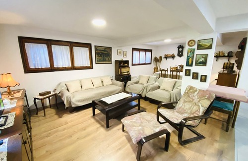 Skopje Region Apartment | Vintage Apartment/Free Parking/85sqm