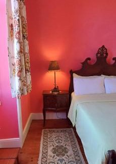 Ovar House | Vintage Balcony Guesthouse