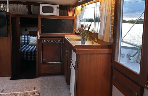 Wainfleet Boat Rental | Vintage Boat Stay