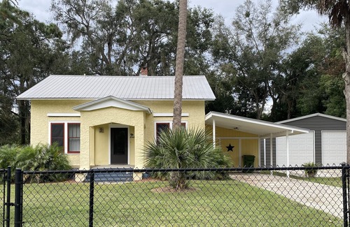 Palatka House | Vintage Bungalow on Private lot 5 mins St Johns River