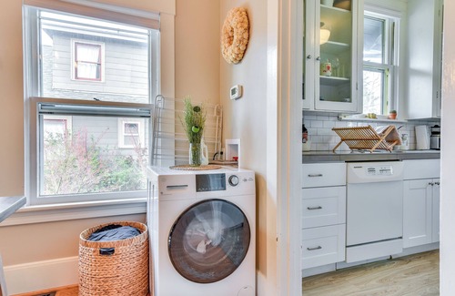 Sellwood-Moreland Cottage | Vintage Bungalow w/Porch in Sellwood