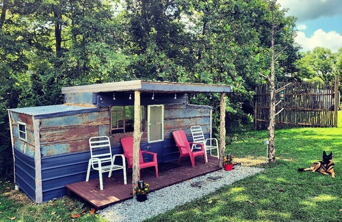 Jonesville Cabin | Vintage Camper Cabin on Beautiful Farm Near Ark & Bourbon Trailn