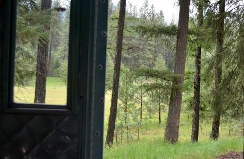 Thompson Falls House | Vintage Camper Rental Perfect for Glamping in Montana