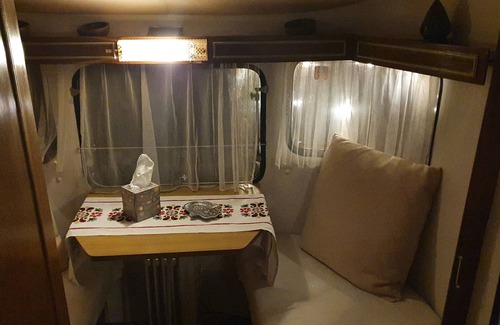 Saint-Pathus Bed & Breakfast | Vintage caravan, private garden, barbecue, jaccuzi, ideal for couple
