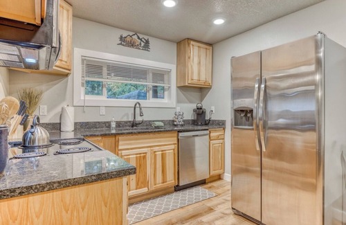 Mount Hood Village Condo | Vintage Charm at Mt Air Base of Hood - Unit 4