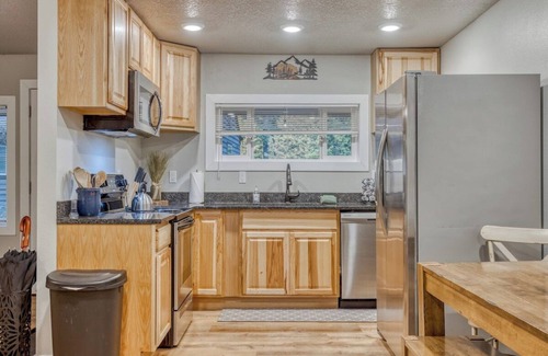 Mount Hood Village Condo | Vintage Charm at Mt Air Base of Hood - Unit 4
