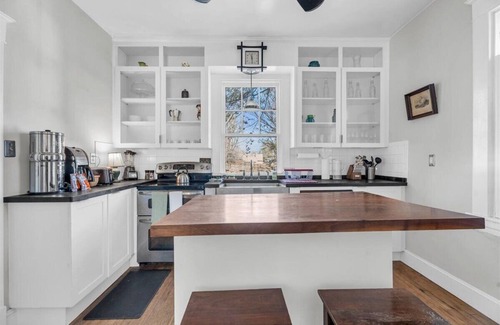 Lakeside House | Vintage Charm in Lakeside | A Timeless RVA Retreat