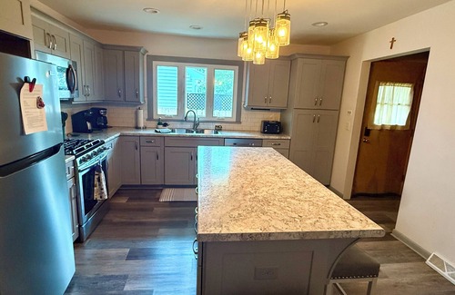 Kenosha House | Vintage Charm Meets Modern Comfort Perfect 4 Families & Traveling Professionals