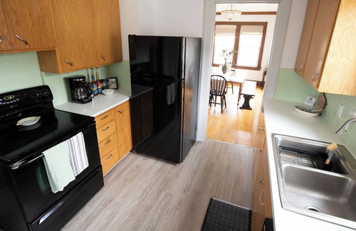 Baraboo House | Vintage Charm/Modern Comforts. Walkable to downtown Baraboo.