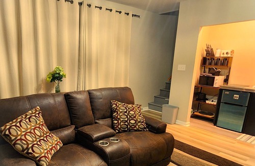 Monroe Apartment | Vintage Charm, Modern Comfort