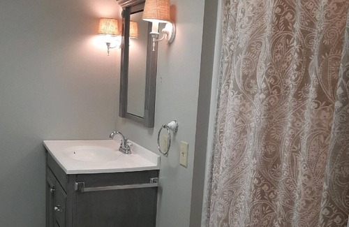 Oneida Apartment | vintage charm on broad