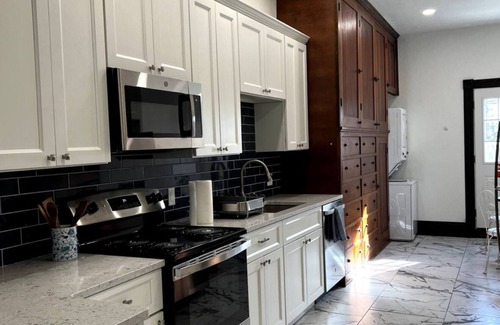 Chanute Apartment | Vintage charm with modern conveniences in downtown Chanute, Kansas.