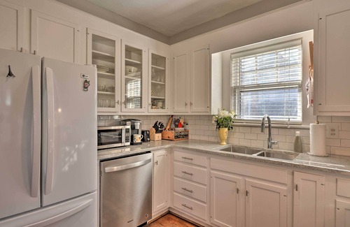 Greensboro House | Vintage Chic Cottage < 1 Mile to UNC Greensboro!