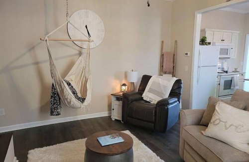 Bristol House | Vintage Chic Renovated Townhome