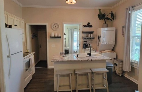 Bristol House | Vintage Chic Renovated Townhome
