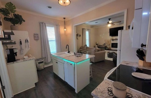 Bristol House | Vintage Chic Renovated Townhome