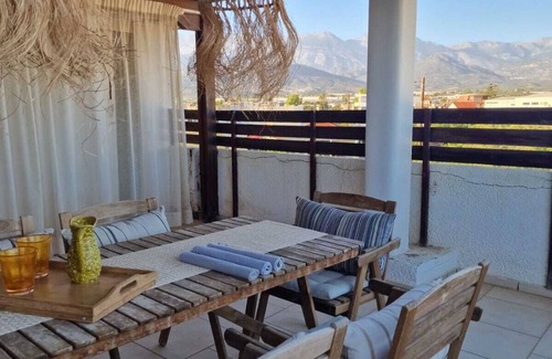 Kokinos Pirgos House | Vintage chic seaside maisonette is located on just a few meters from the beach.