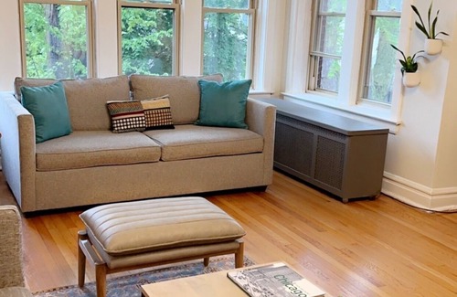 Rogers Park Apartment | Vintage City Chic: The Artist's Haven. 5 Blocks from Lake Michigan!