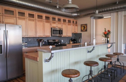 Historic Livingston Condo | Vintage Condo - The Livingston House: Modern Luxury & Vintage Charm