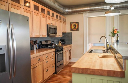 Historic Livingston Condo | Vintage Condo - The Livingston House: Modern Luxury & Vintage Charm