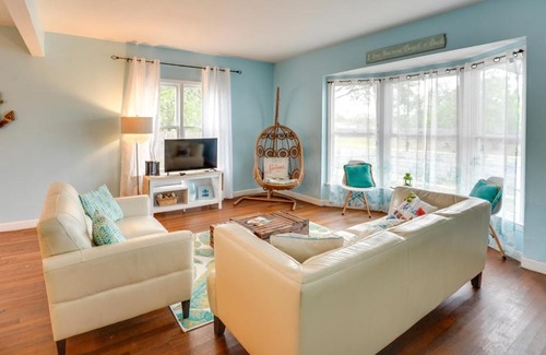 Bay Area House | Vintage Corpus Christi Home - 2 Blocks From Beach!